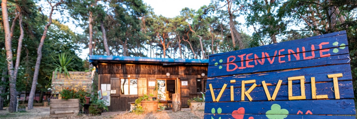 Building an eco-kitchen for an international eco-village (Frankreich)